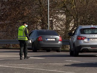 Pravidlá pre pendlerov sa nemenia. Nezaočkovaní musia mať negatívny RT-PCR test