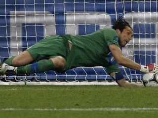 Taliansko po rozstrele s Anglickom posledným semifinalistom