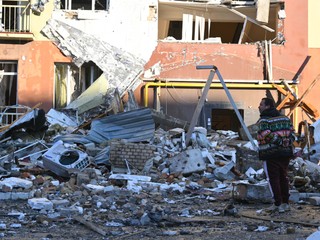 1503. deň na Ukrajine: Deti medzi obeťami útoku v Odese, v bani v Luhansku uviazlo 41 baníkov