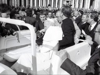 Od atentátu na pápeža Jána Pavla II. prešlo 44 rokov. Záhada a nezodpovedané otázky pretrvávajú