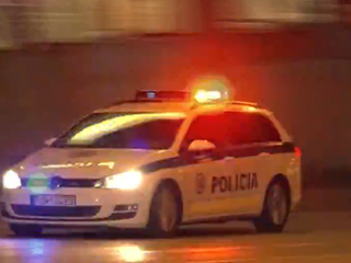 Pod vplyvom alkoholu si sadol za volant. Policajti ho hneď zastavili a mladík si už vypočul svoj trest