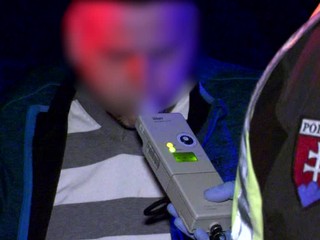 Vodič, ktorý havaroval, nafúkal vysokú hodnotu promile. Noc strávil v cele