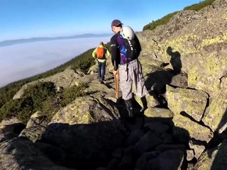 Prišiel o nohu, no napriek tomu žije aktívne. Vyliezol na Gerlach a pripravuje sa na maratón