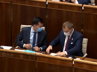 Parlamentná voľba roka sa blíži. Stále sa nedohodli, či môže byť generálny prokurátor neprokurátor