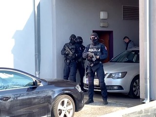 Pri domovej prehliadke našli u bývalého šéfa NAKA dokumenty z kauzy vydierania