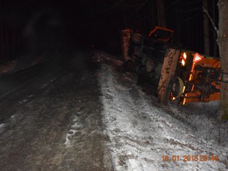 Šofér snežného pluhu havaroval. Pred jazdou sa potužil alkoholom