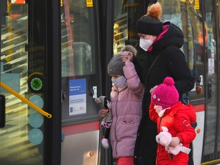 PREHĽAD: Nakazených pribúda. Tieto kraje najviac postihli respiračné ochorenia