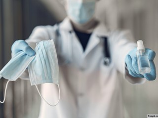 Následky pandémie: Čo s použitým respirátorom?