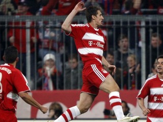 Hráči Bayernu neujdú trénerovi van Gaalovi ani na diskotéke