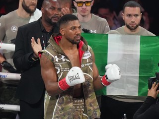 Smrteľná nehoda na diaľnici: Zranenia utrpel aj boxer Anthony Joshua