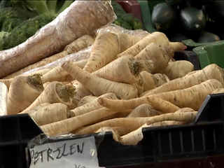 Kupujete petržlen s vňaťou alebo bez? Možno vám ušla táto daňová anomália