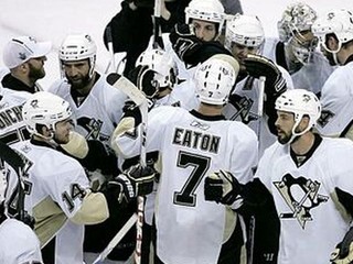 Šatan s Tučniakmi vo finále NHL! Prihrával na víťazný gól