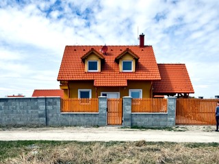 Banky ponúkajú lacné úvery. Problémom je nárast cien nehnuteľností