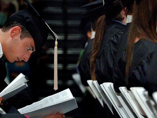 Horúčavy na súde. Sudcovia si kedysi močili nohy v lavóroch