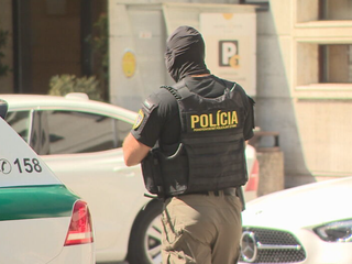 Študent policajnej školy čelí obžalobe za vyhrážky. Hovoril o zabíjaní kolegov aj civilistov