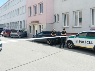 Streľba v budove prokuratúry v Prešove. Zranený je príslušník justičnej stráže