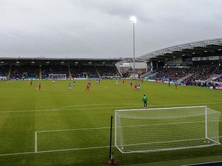 Vtipkár z Chesterfieldu stiahol trenky kapitánovi súpera