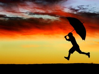 Celý týždeň bude pršať, teplota klesne na 26 stupňov