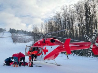 Tragická smrť 8-ročného Alexa na svahu: Lyžiar sa postavil pred súd