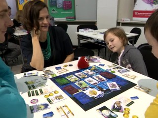 Hlavné mesto sa zmenilo na HRAtislavu. Prevahu mali dospelí