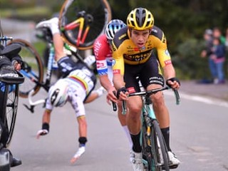 Cítim sa strašne, tvrdí rozhodca na motorke, do ktorého narazil Alaphilippe