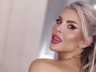 Jedna sexi fotka Ceterovej, jeden komentár Vémolu a spustilo sa peklo! TOTO si Karlos za klobúk nedá!