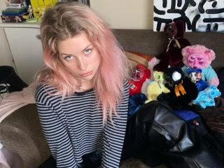 Sestra Kate Moss opäť zverejnila horúce, obnažené fotky