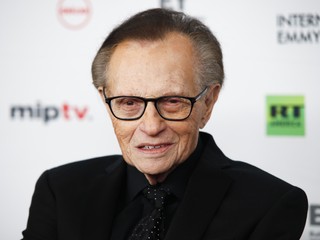 Zomrel legendárny moderátor Larry King. V nemocnici bol hospitalizovaný s ochorením Covid-19