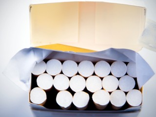 Francúzska vláda chce urobiť razantný krok s fajčiarmi