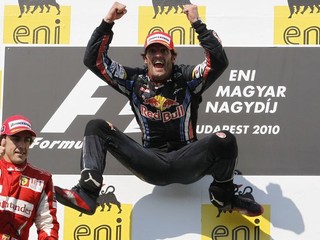 Webber sa v Maďarsku vyšplhal na čelo F1