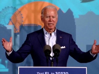 Zvolený prezident Joe Biden si zlomil nohu, ortézu bude mať niekoľko týždňov