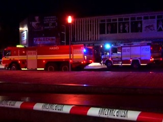 Mladík sa stavil, že ak prehrá v kartách, urobí nejakú hlúposť. Má opletačky so zákonom