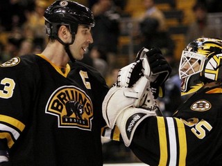 Anjelský Chára mal bodové Vianoce, čertovský Halák lapil 46 striel