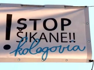 Na ústav detskej psychológie vyvesili zamestnanci transparent - Stop šikane