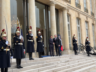 Premiéra Fica v Paríži prijal francúzsky prezident Emmanuel Macron