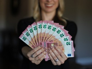 Západu sa Slovensko priblížilo cenami, nie platmi