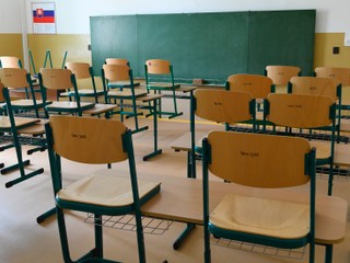 Len 22-ročný muž sa vyhrážal streľbou na základnej škole, skončil v cele