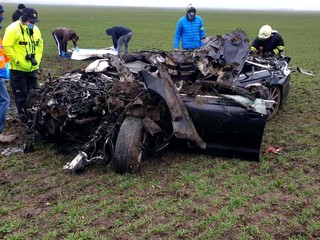 Smrteľnú autonehodu neprežili traja spolujazdci. Najmladšia obeť mala 24 rokov.