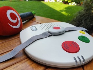 Špeciálne tlačidlo zachraňuje životy. Spojí sa s dispečerom a ten zavolá pomoc