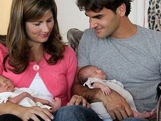 Federer ukázal na facebooku prvé fotky svojich dvojičiek