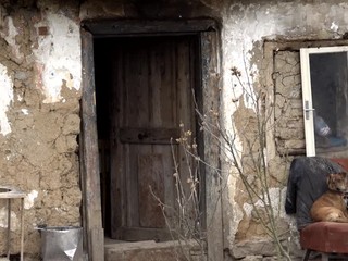 Nemala ani 15 rokov a porodila druhé bábätko. Otec prvého dieťaťa je obvinený zo sexuálneho zneužívania