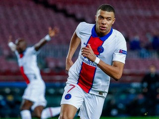Mbappé strelil hetrik Barcelone, Liverpool zdolal Lipsko