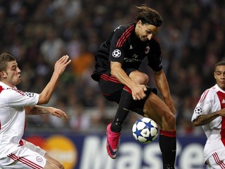 Ajax remizoval v šlágri s AC Miláno, Bayern i Real vonku víťazne