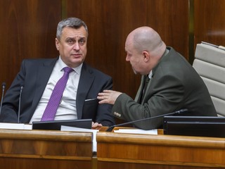 Vráti sa do parlamentu slušné správanie? Poslancov čaká zmena
