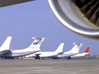 Extrémna zima ochromila letisko vo Fínsku, lietadlá pri -40 °C nemožno odmrazovať
