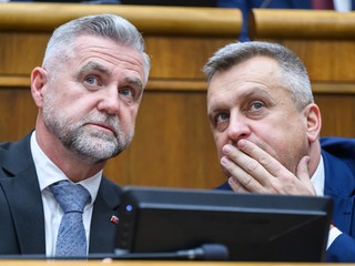 Kritika novely mediálneho zákona z dielne SNS: Odmietajú ju Smer aj Strana vidieka