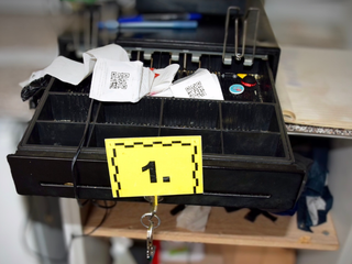 Vianočné stánky ostali bez elektriny aj tržieb: Polícia rieši krádež káblov vo Vranove