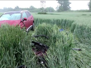 Vodič (59) zišiel z cesty a narazil betónového mostíka. Zraneniam podľahol