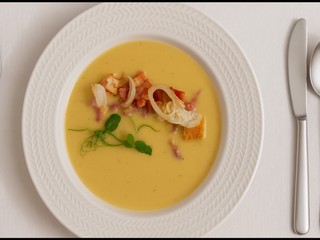 Hrachová krémová polievka zo žltého hrachu