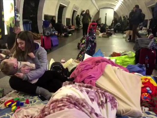 Vojnový fotograf Husár: Plačem, keď vidím ako deti s babkou sedia niekde v metre na zemi